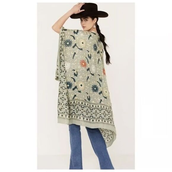 Free People Tops - FREE PEOPLE MAGIC DANCE BORDER PRINT KIMONO LIVHT GREEN ONE SIZE